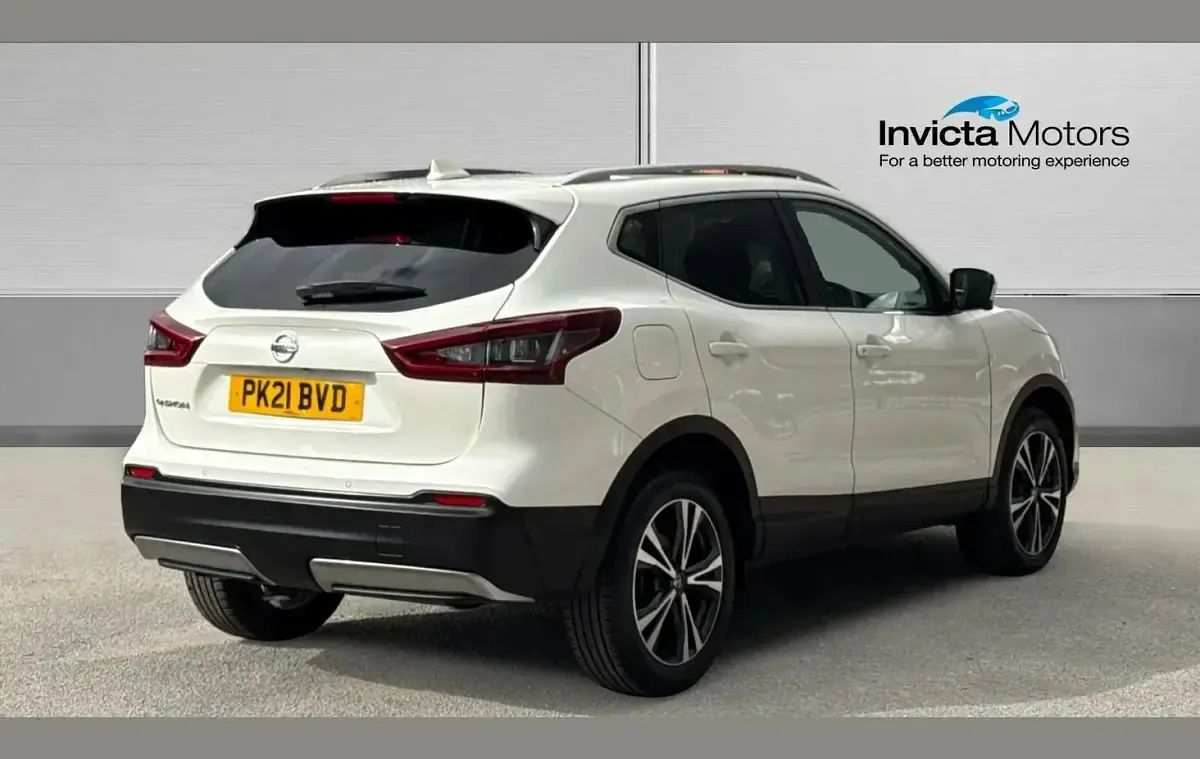Used Nissan Qashqai N-Connecta 157 HP (115 kW) 2021 Arctic white SUV