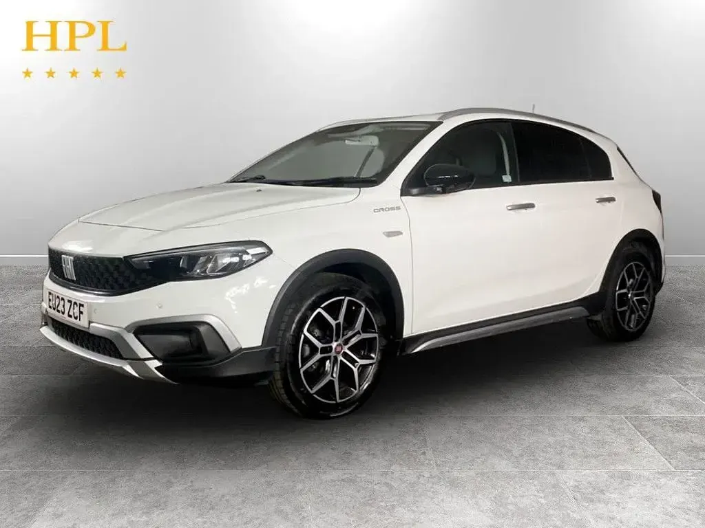 Used Fiat Tipo Cross 100 HP (73 kW) 2023 White Hatchback