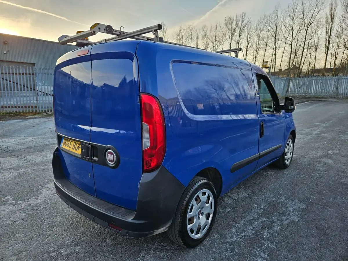 Usado Fiat Doblò 90 HP (66 kW) 2016 Azul Monovolume