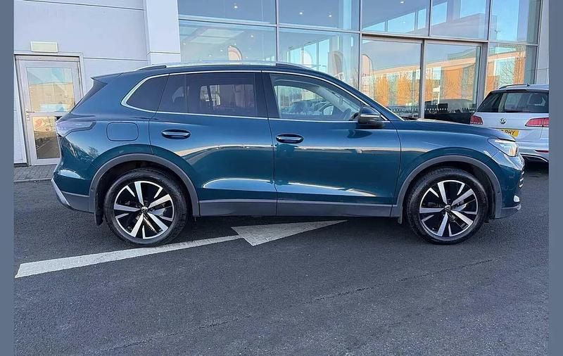 Used VW Tiguan Elegance 148 HP (108 kW) 2025 Blue SUV
