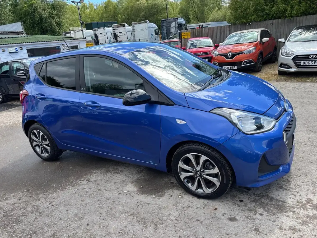 Used Hyundai i10 67 HP (49 kW) 2020 Blue Hatchback