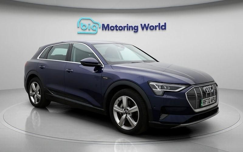 Usado Audi e-tron 230 kW (313 HP) 2022 Azul SUV