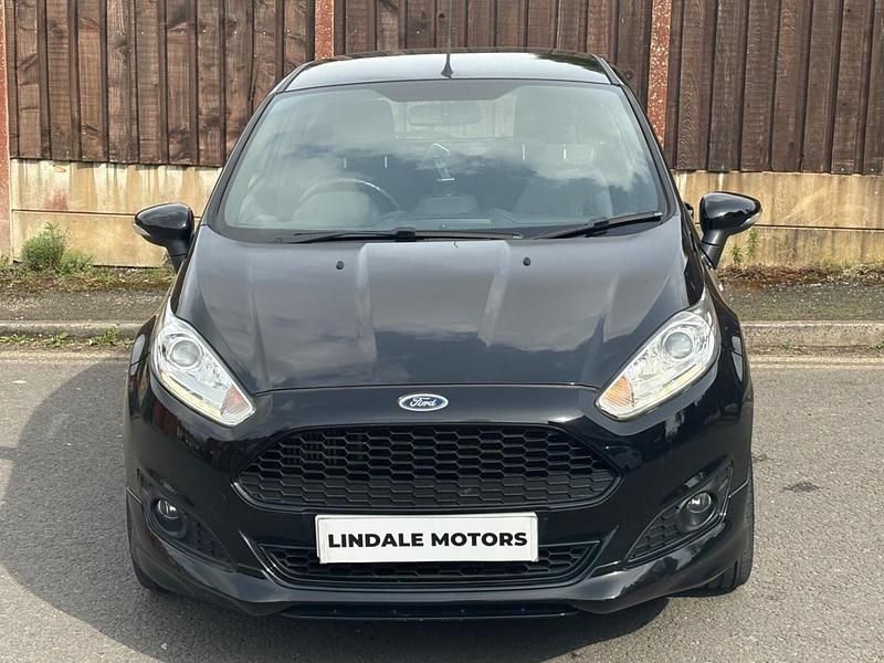 Usado Ford Fiesta ST-Line 140 HP (102 kW) 2017 Preto Citadino