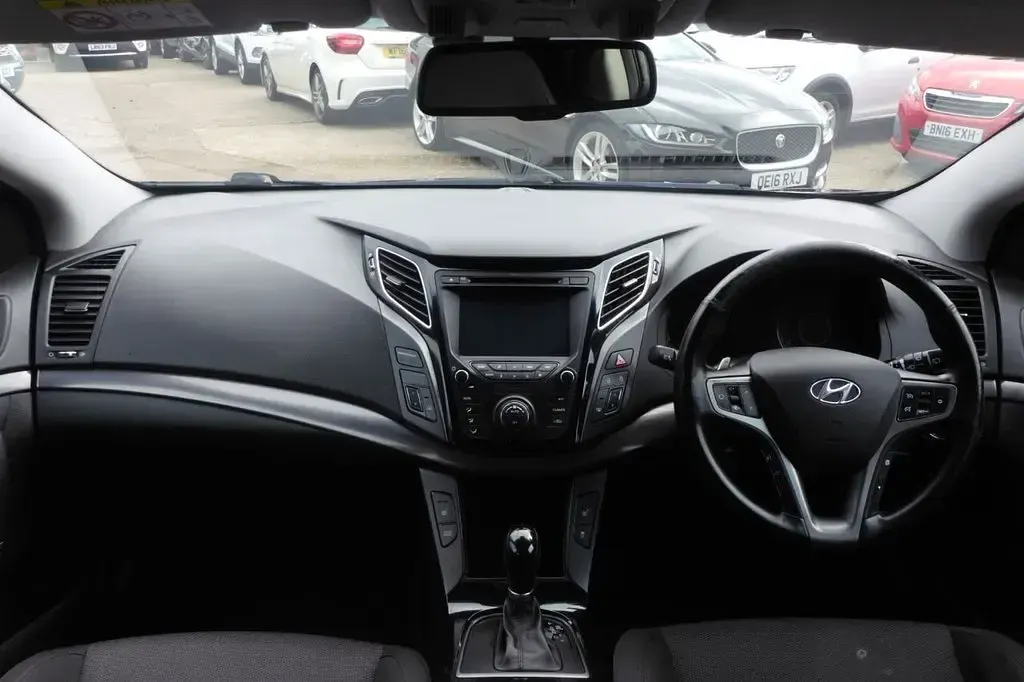 Used Hyundai i40 SE 139 HP (102 kW) 2015 Black Estate