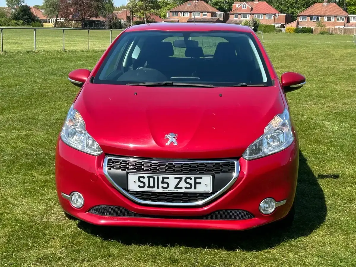 Używany Peugeot 208 Active 2015 Czerwony Hatchback