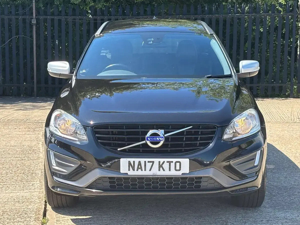 Used Volvo XC60 R-Design 190 HP (139 kW) 2017 Black SUV
