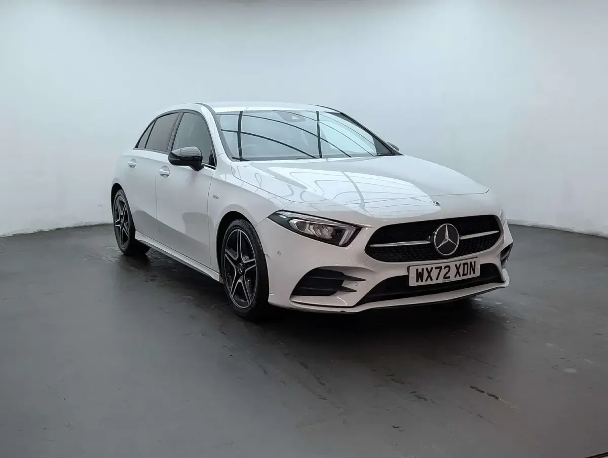Used Mercedes A180 Executive 136 HP (100 kW) 2022 White Hatchback