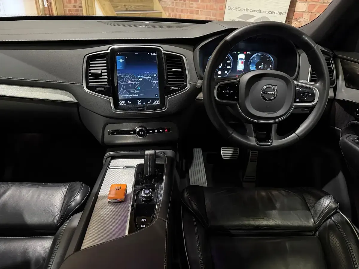 Used Volvo XC90 R-Design Pro 235 HP (172 kW) 2021 Black SUV
