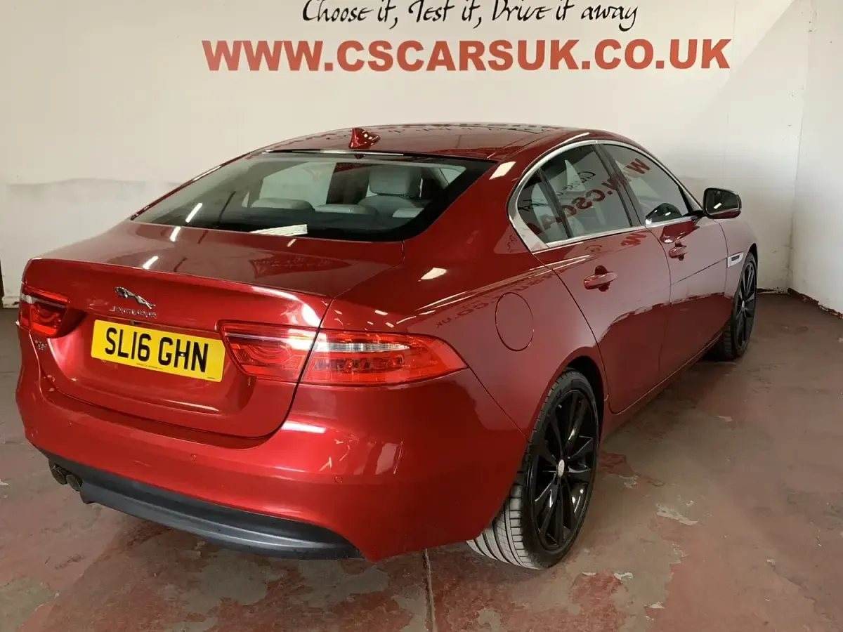 Used Jaguar XE Portfolio 180 HP (132 kW) 2016 Red Sedan