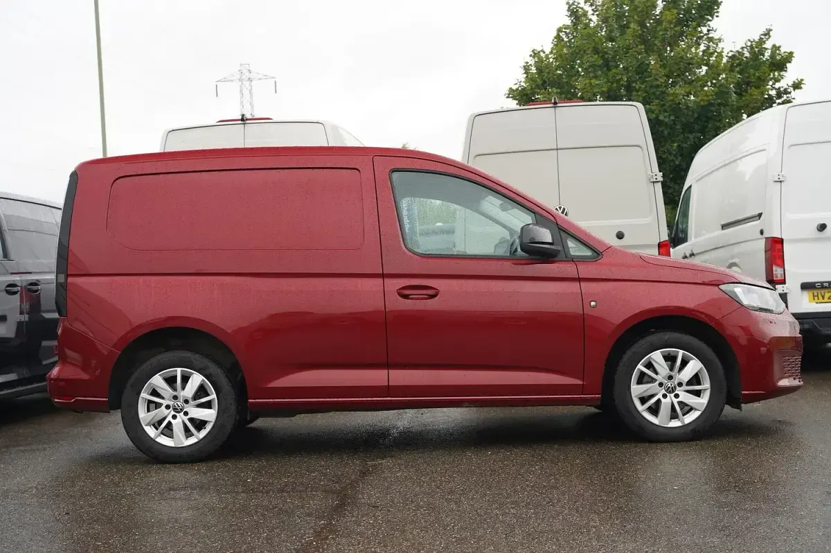 Used VW Caddy Pro 102 HP (75 kW) 2021 Red MPV