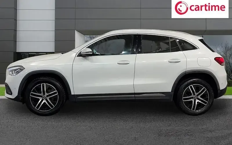 Used Mercedes GLA200 Executive 163 HP (119 kW) 2022 White SUV