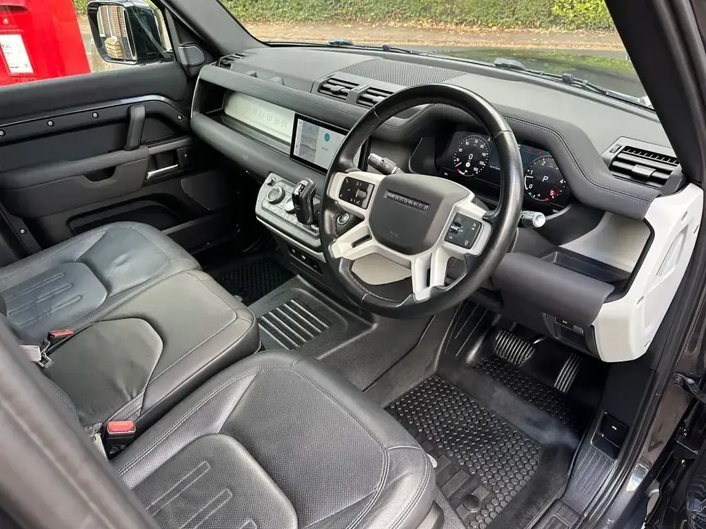 Used Land Rover Defender S 250 HP (183 kW) 2021 Grey SUV
