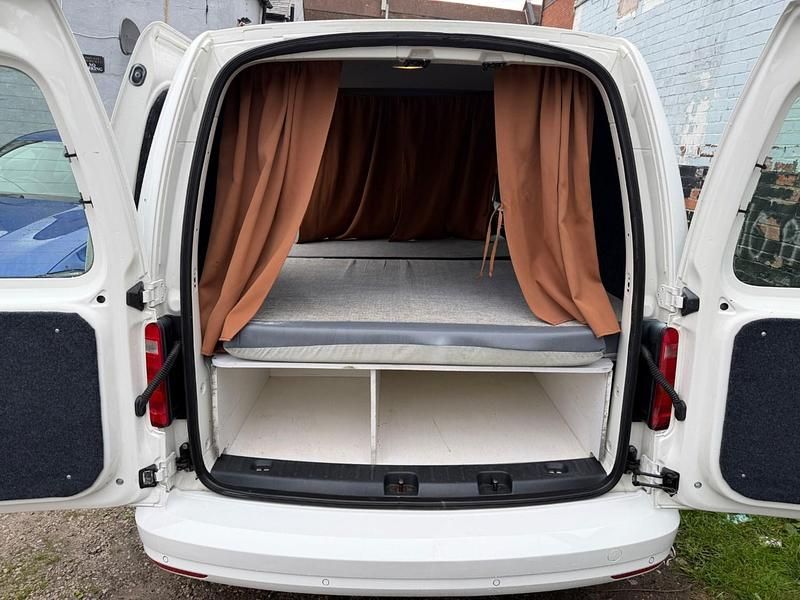 Usado VW Caddy Trendline 102 HP (75 kW) 2018 Branco Monovolume