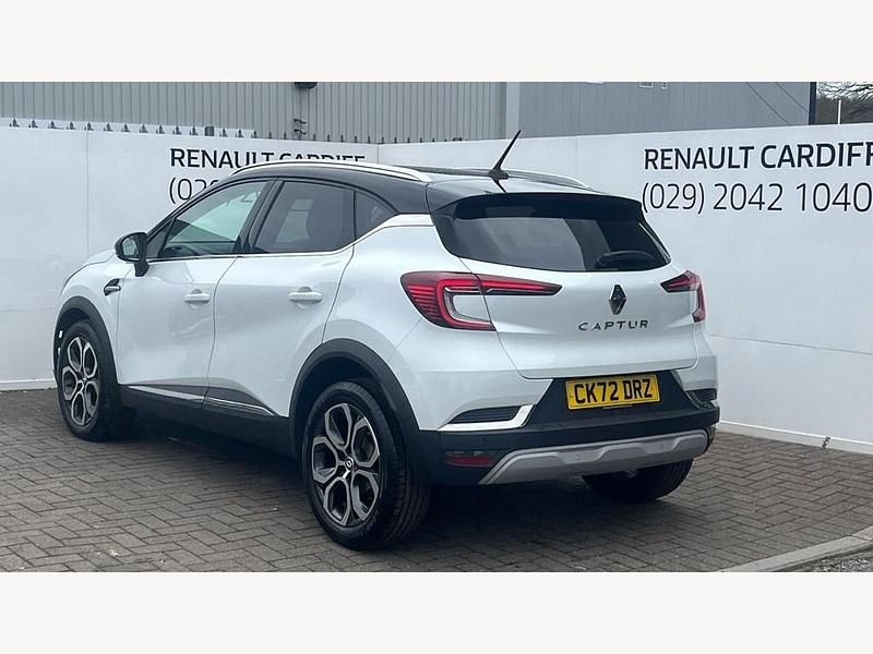 Used Renault Captur SE 140 HP (102 kW) 2022 Metallic  arctic white  SUV