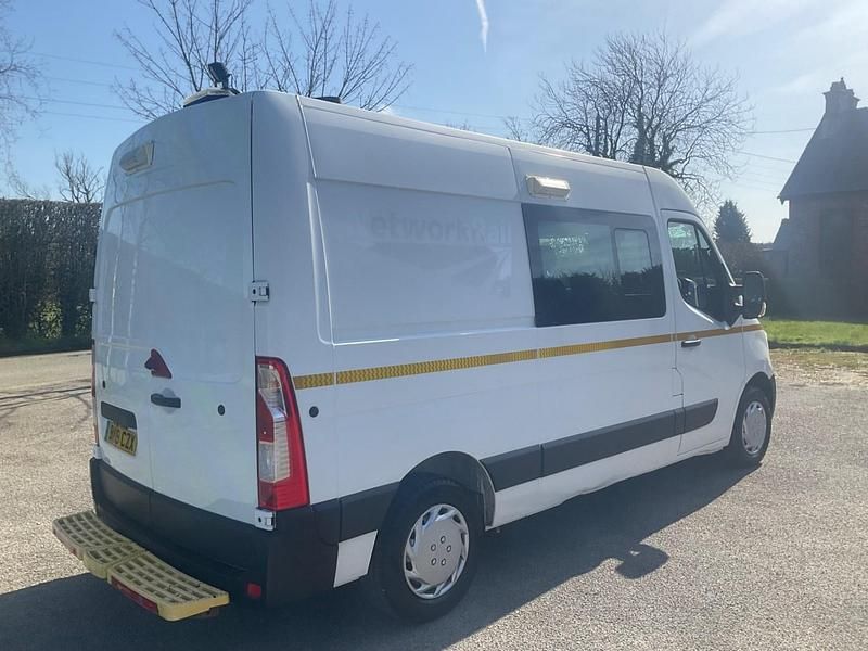 Second-hand Vauxhall Movano 130 CP (95 kW) 2019 Alb Monovolum