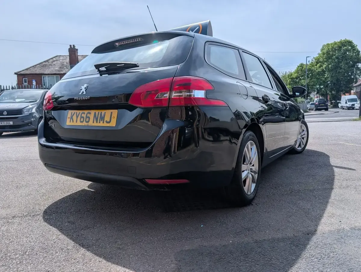 Used Peugeot 308 SW Active 100 HP (73 kW) 2016 Black Estate