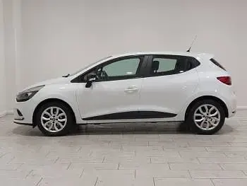 Used Renault Clio Play 75 HP (55 kW) 2017 White Hatchback