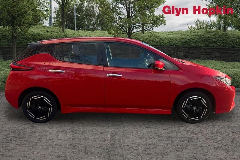 Used Nissan Leaf Acenta 110 kW (150 HP) 2022 Red Hatchback