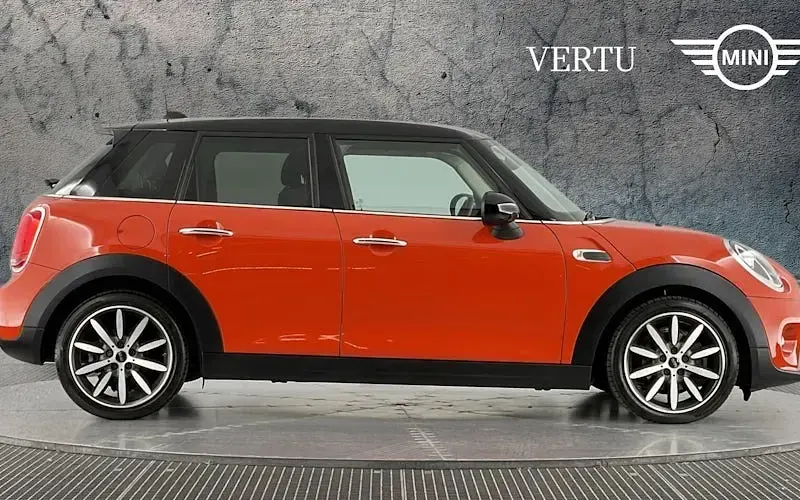 Used Mini Cooper Hatch 136 HP (100 kW) 2018 Orange Hatchback