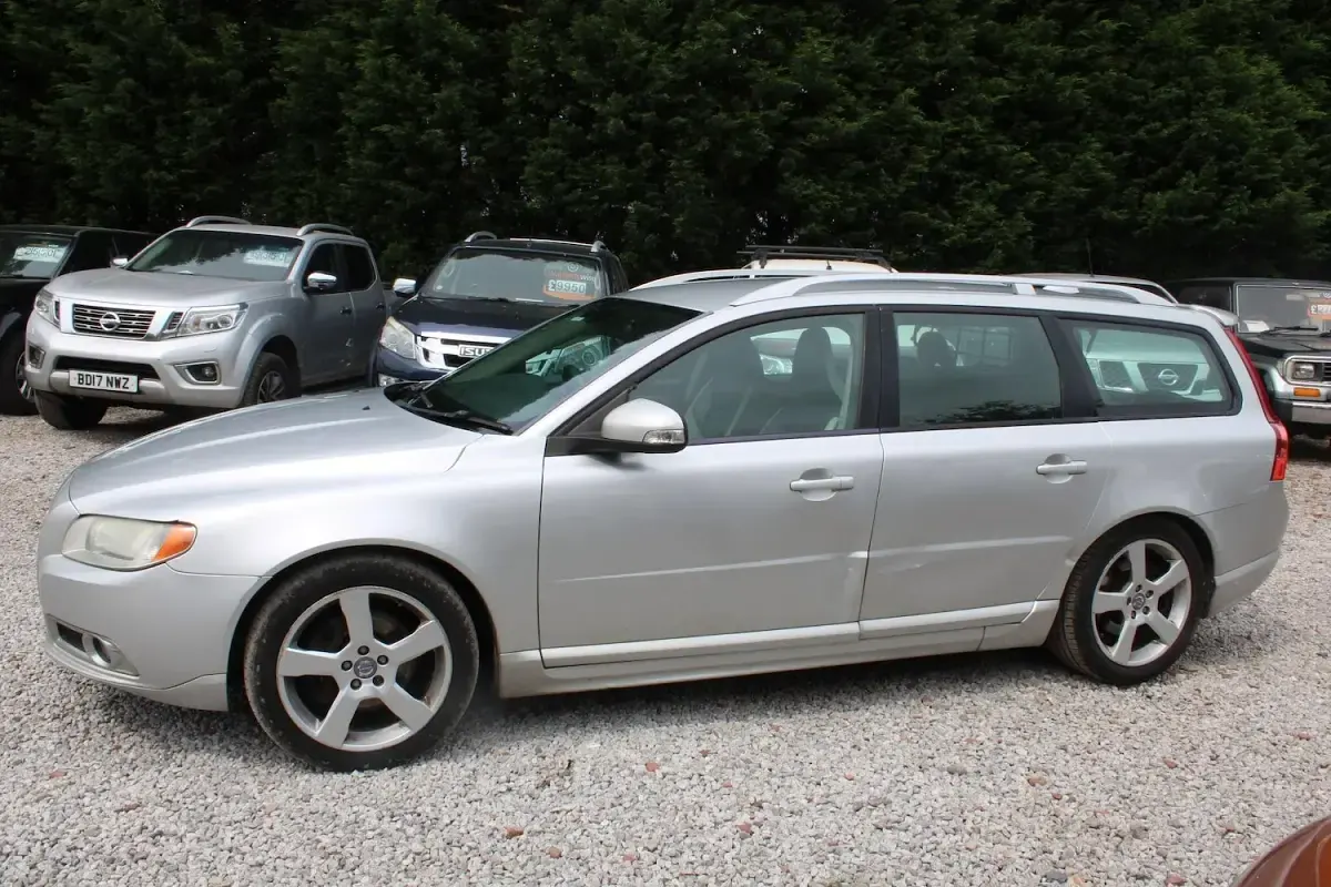 Used Volvo V70 R-Design 175 HP (128 kW) 2010 Silver Estate