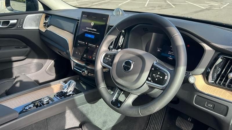 Used Volvo XC60 Ultra 250 HP (183 kW) 2025 Black SUV