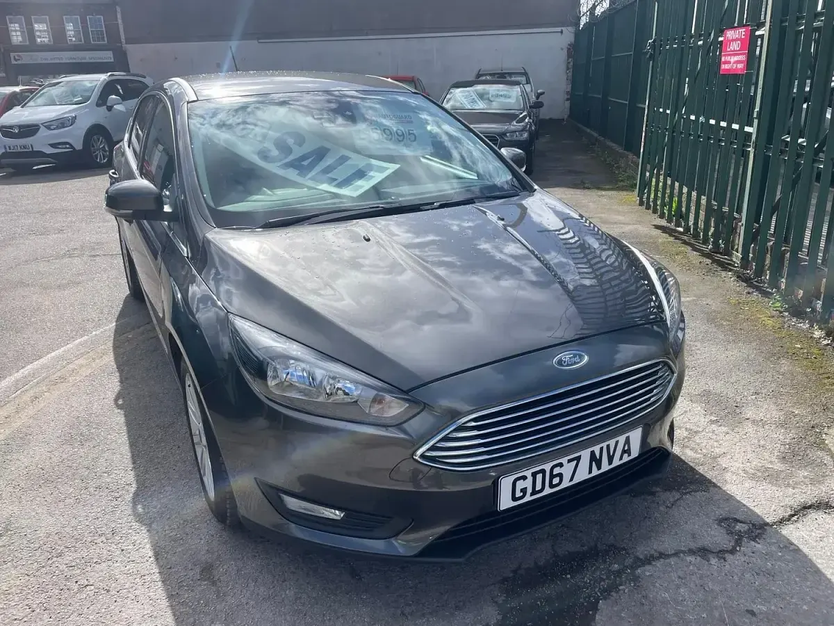 Used Ford Focus Zetec 100 HP (73 kW) 2018 Grey Hatchback