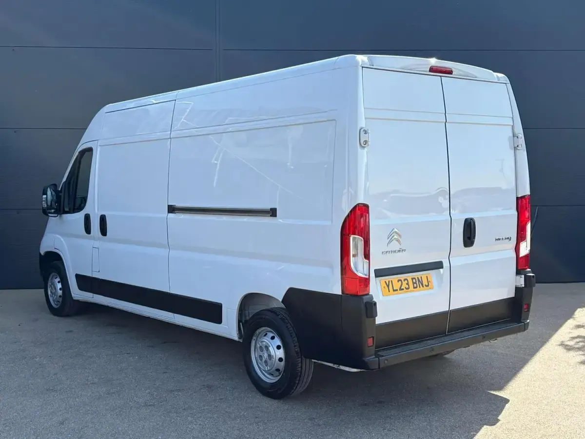 Usado Citroën Relay 140 HP (102 kW) 2023 Branco Van