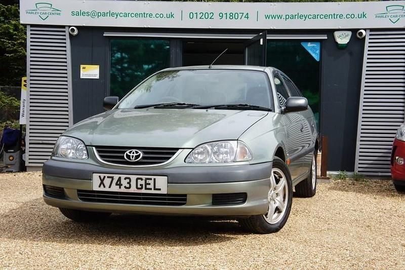 Green Used 2001 Toyota Avensis Hatchback | £1,995 - Image 1/1