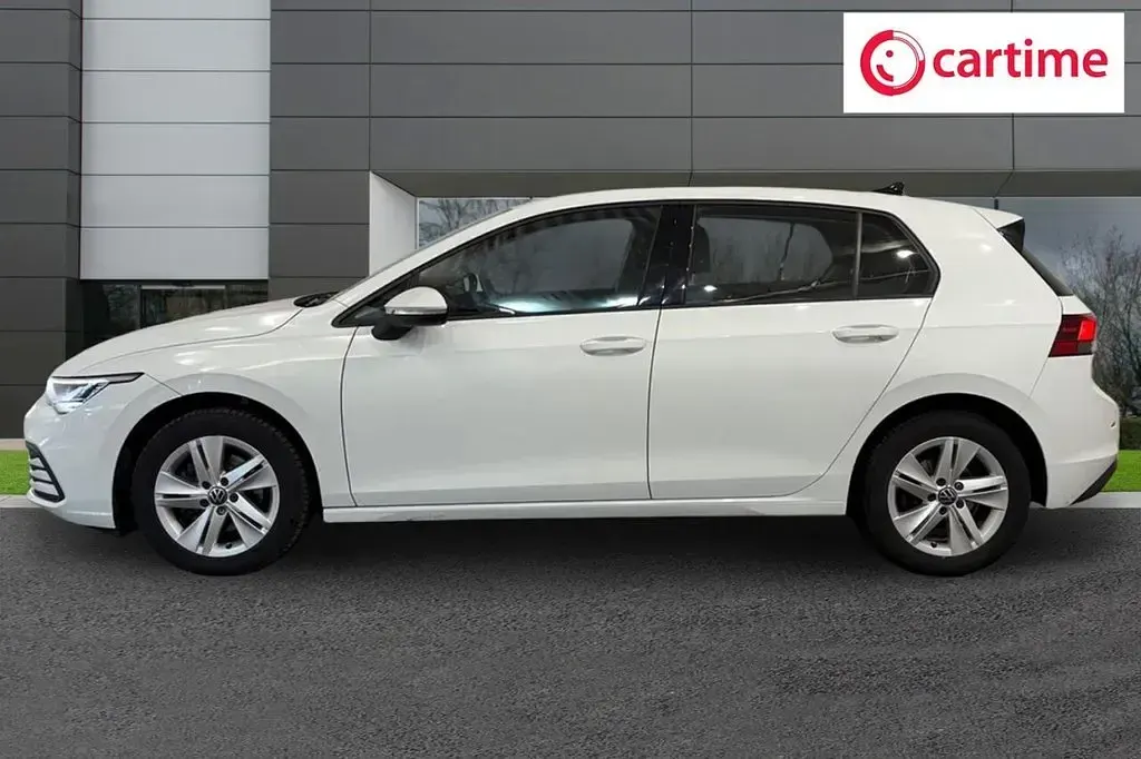 Second-hand VW Golf VIII Life 150 CP (110 kW) 2022 Alb Hatchback