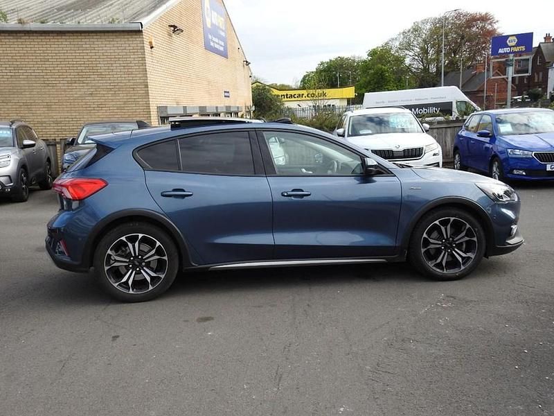 Używany Ford Focus Active X 150 KM (110 kW) 2019 Niebieski Hatchback