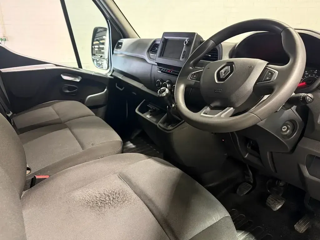 Used Renault Master 148 HP (108 kW) 2021 White MPV