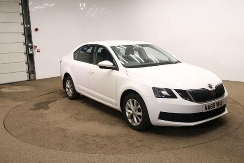 Used Skoda Octavia 115 HP (84 kW) 2018 White Hatchback