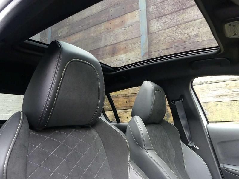 Used Peugeot e-208 Premium 100 kW (136 HP) 2022 White Hatchback