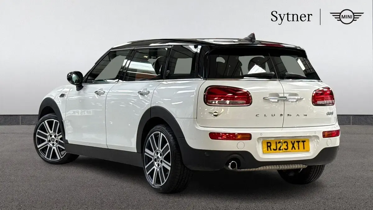Usado Mini Cooper Clubman Exclusive 134 CV (98 kW) 2023 Blanco Familiar