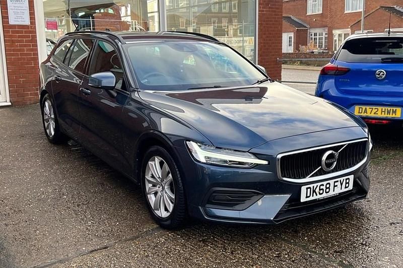 Used Volvo V60 Momentum 150 HP (110 kW) 2018 Blue Estate