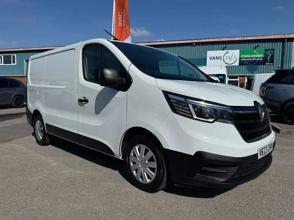 Used Renault Trafic 130 HP (95 kW) 2023 White MPV