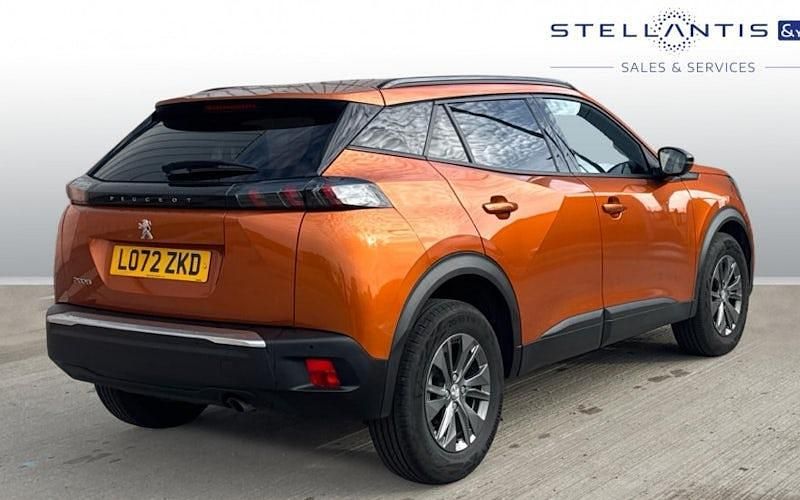 Begagnad Peugeot 2008 Active+ 101 HK (74 kW) 2023 Orange SUV