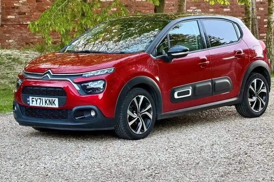 Używany Citroën C3 PureTech 2021 Czerwony Hatchback