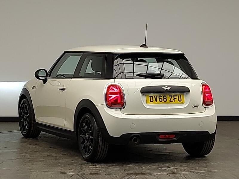Used Mini ONE Hatch 102 HP (75 kW) 2018 White Hatchback