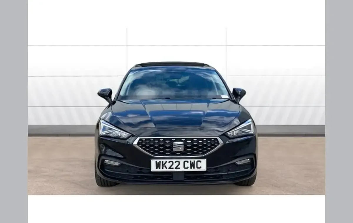 Begagnad Seat Leon XCELLENCE Lux 108 HK (79 kW) 2022 Svart Halvkombi