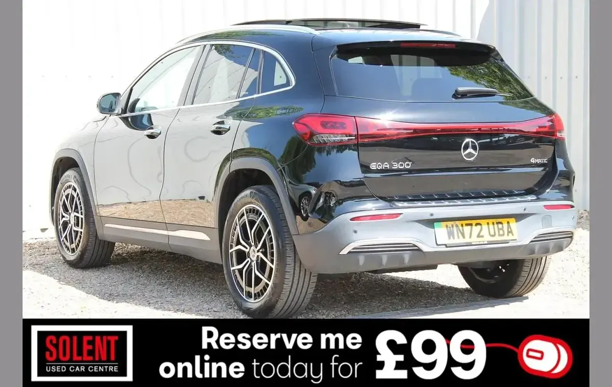 Usado Mercedes EQA300 AMG Line Premium 165 kW (225 CV) 2022 Negro SUV