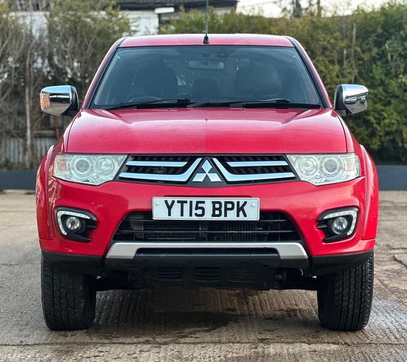 Used Mitsubishi L200 2015 Red Pickup