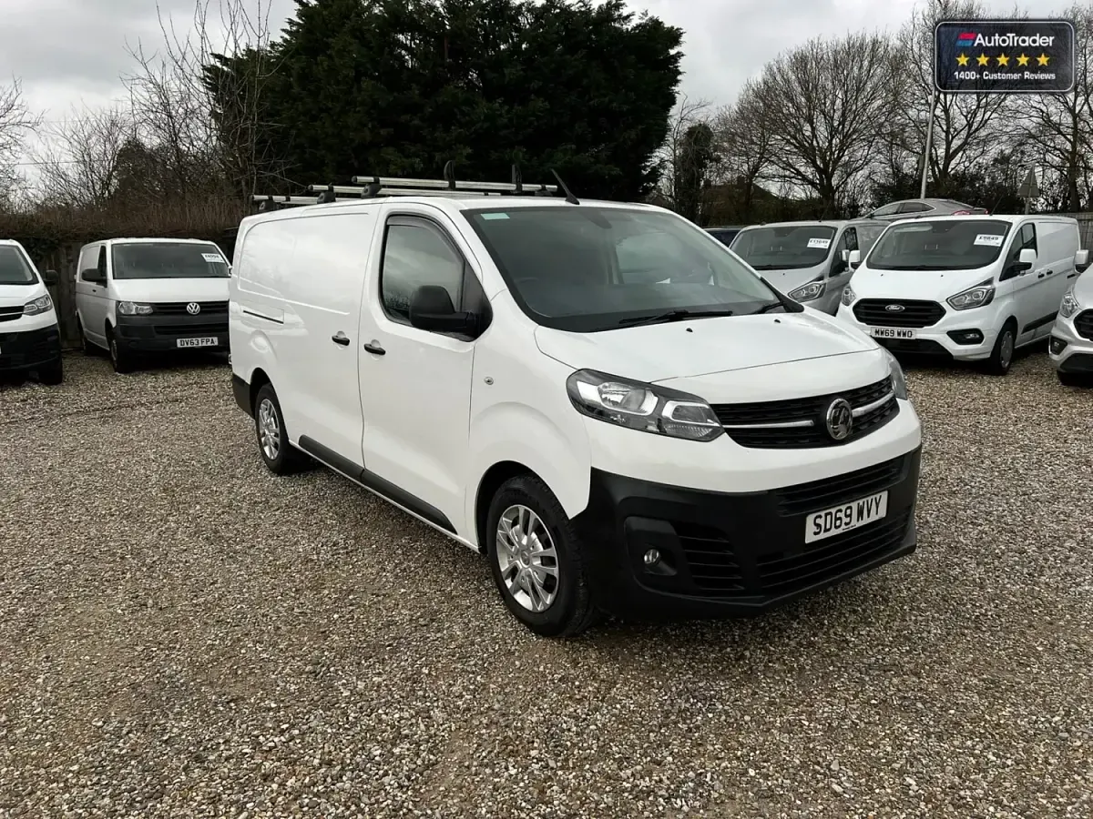 Used Vauxhall Vivaro 100 HP (73 kW) 2019 White MPV