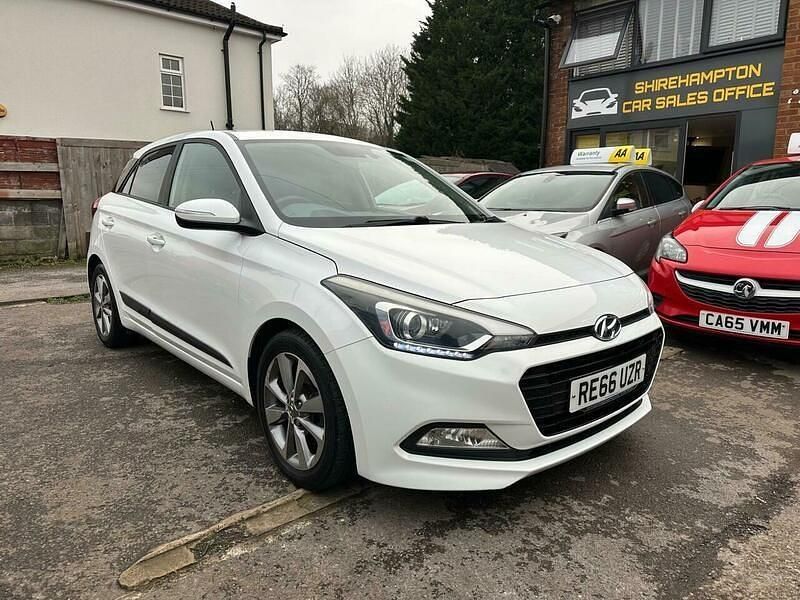 White Used 2016 Hyundai i20 Premium | £5,595 (Fair price) - Image 1/4