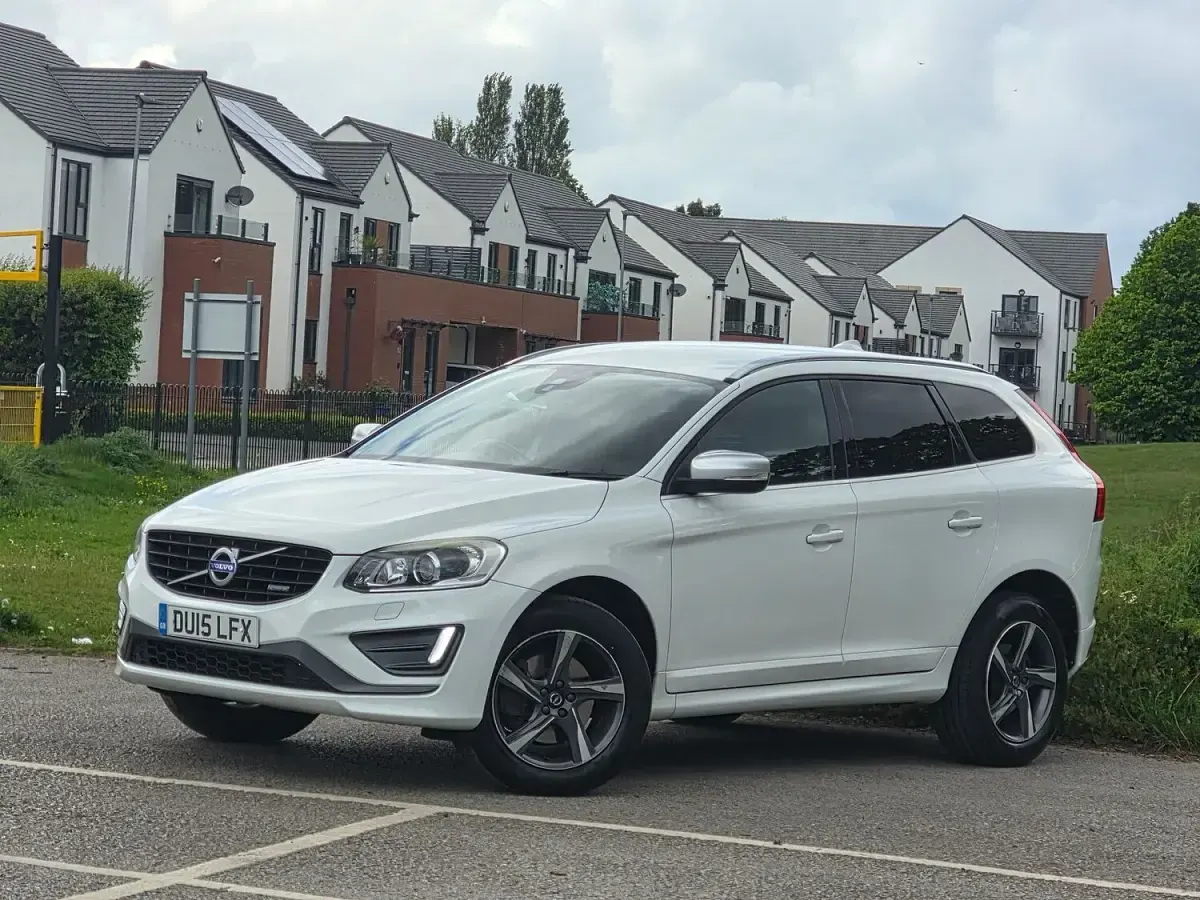 Used Volvo XC60 R-Design 2015 White SUV