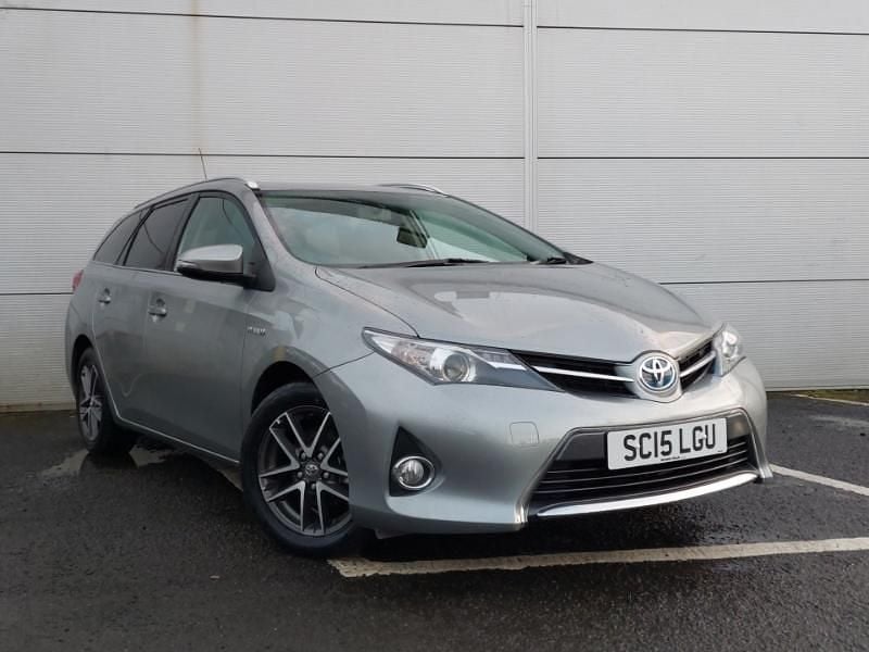 Used Toyota Auris Hybrid 136 HP (100 kW) 2015 Grey Estate