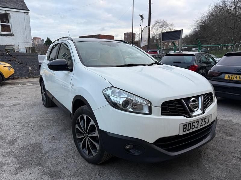 White Used 2013 Nissan Qashqai +2 360º SUV | £3,130 (Fair price) - Image 1/4