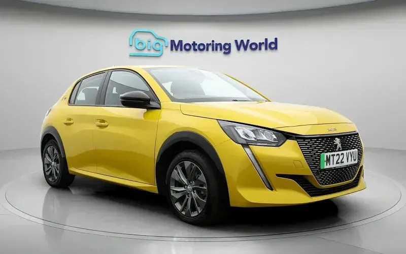 Used Peugeot e-208 Allure 100 kW (136 HP) 2021 Yellow Hatchback