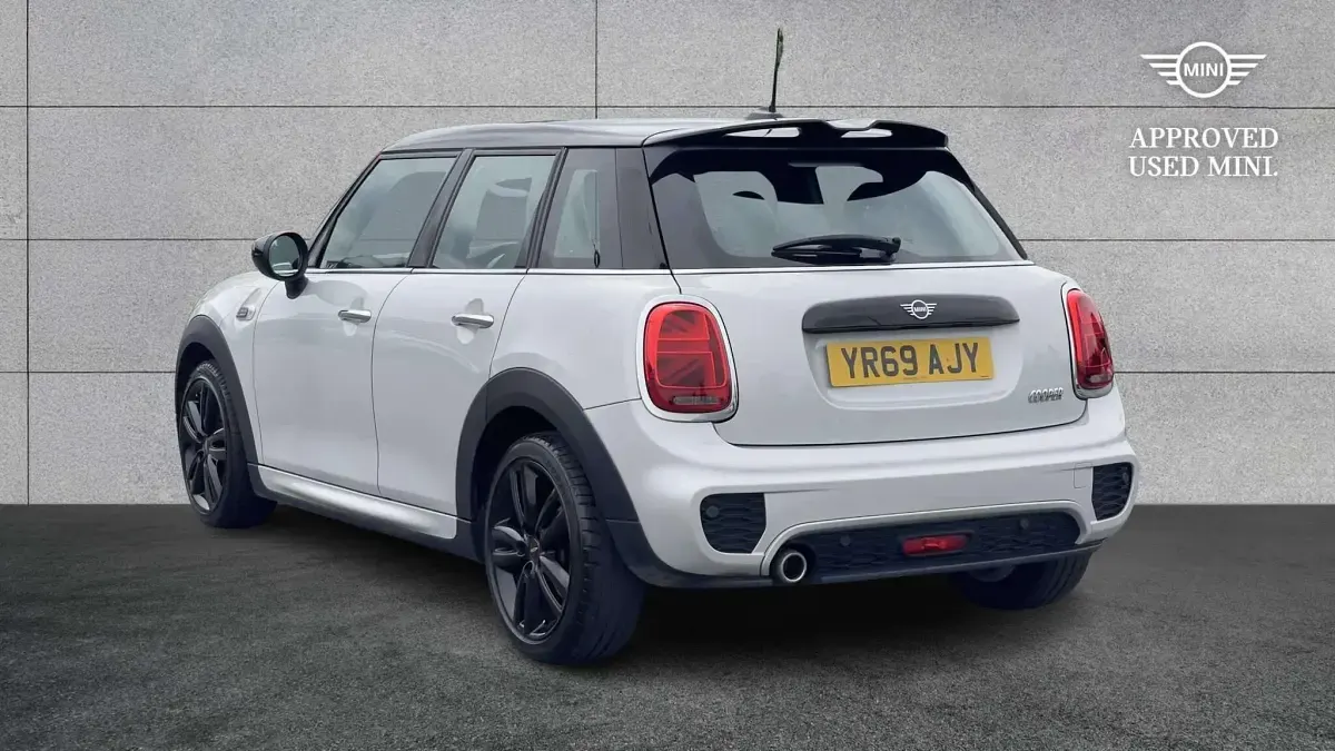 Used Mini Cooper Hatch 134 HP (98 kW) 2019 Silver Hatchback