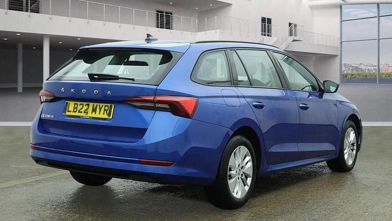 Used Skoda Octavia SE 110 HP (80 kW) 2022 Blue Estate